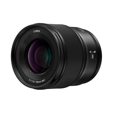 Lumix L-Mount S 50mm f/1.8 Fixed Focal Length Lens, Aperture Range: f/1.8 to f/22, Linear AF Motor, Dust, Splash and Freeze-Resistant Design (S-S50GC, Black)